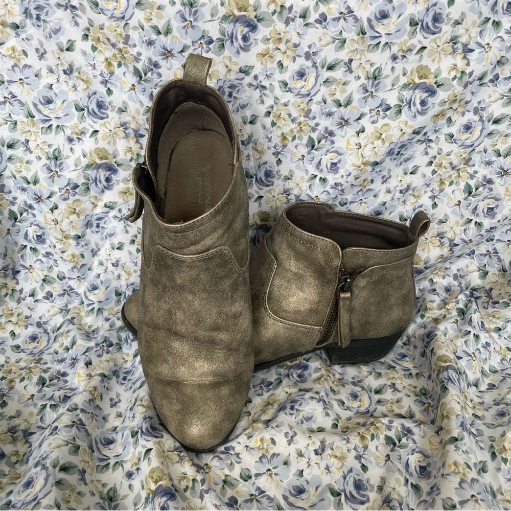•ARIZONA JEAN CO• Metallic gray/brown ankle booties with block heel >> size 8.5